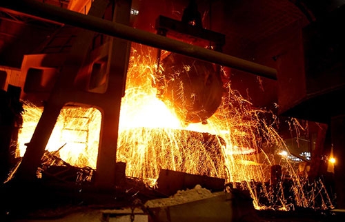 Ferroalloy hearth ramming material